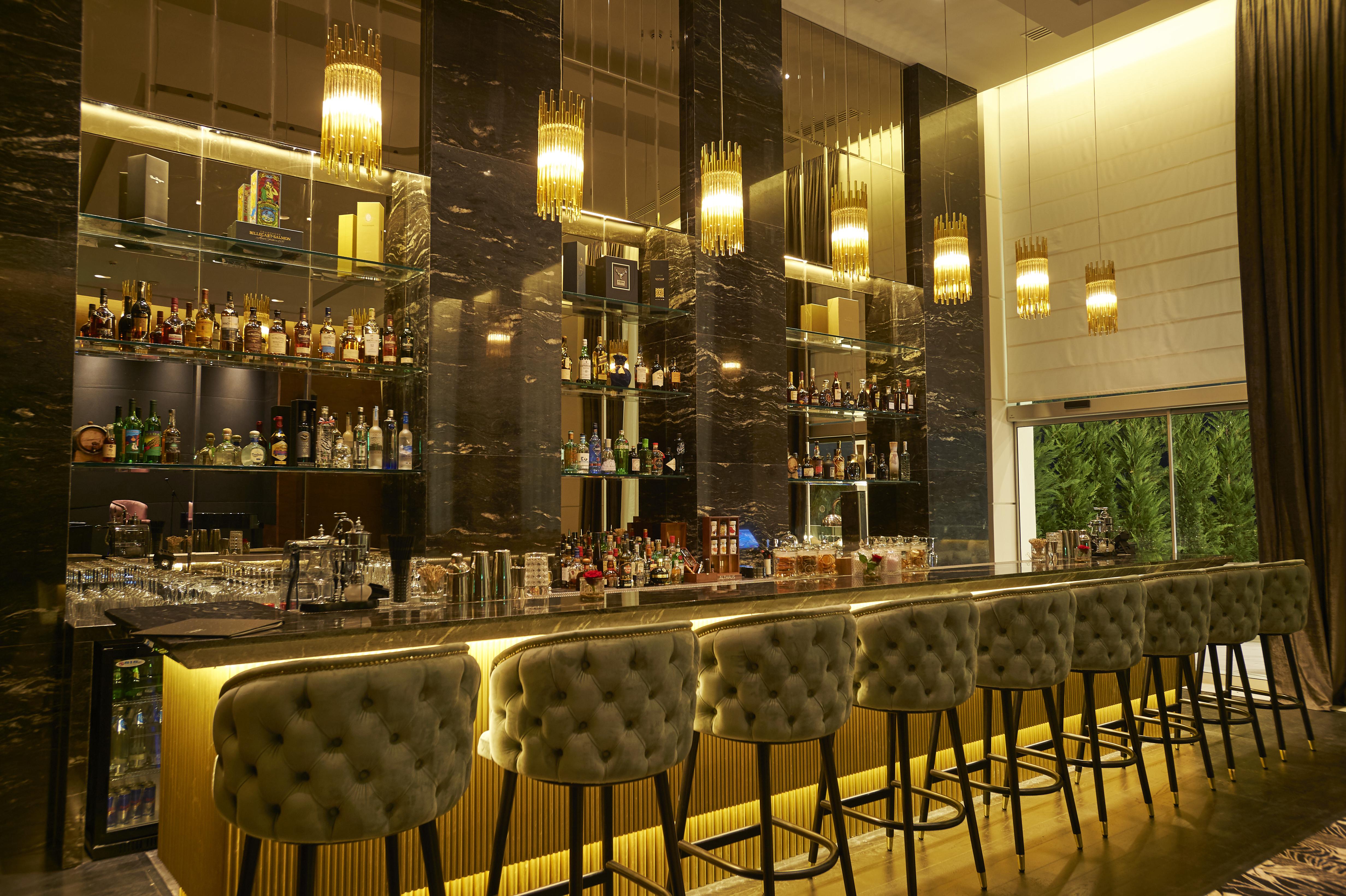 Amavi, Madefortwo Hotels - Paphos (Adults Only) Exterior foto The bar at the Mandarin Oriental, Munich
