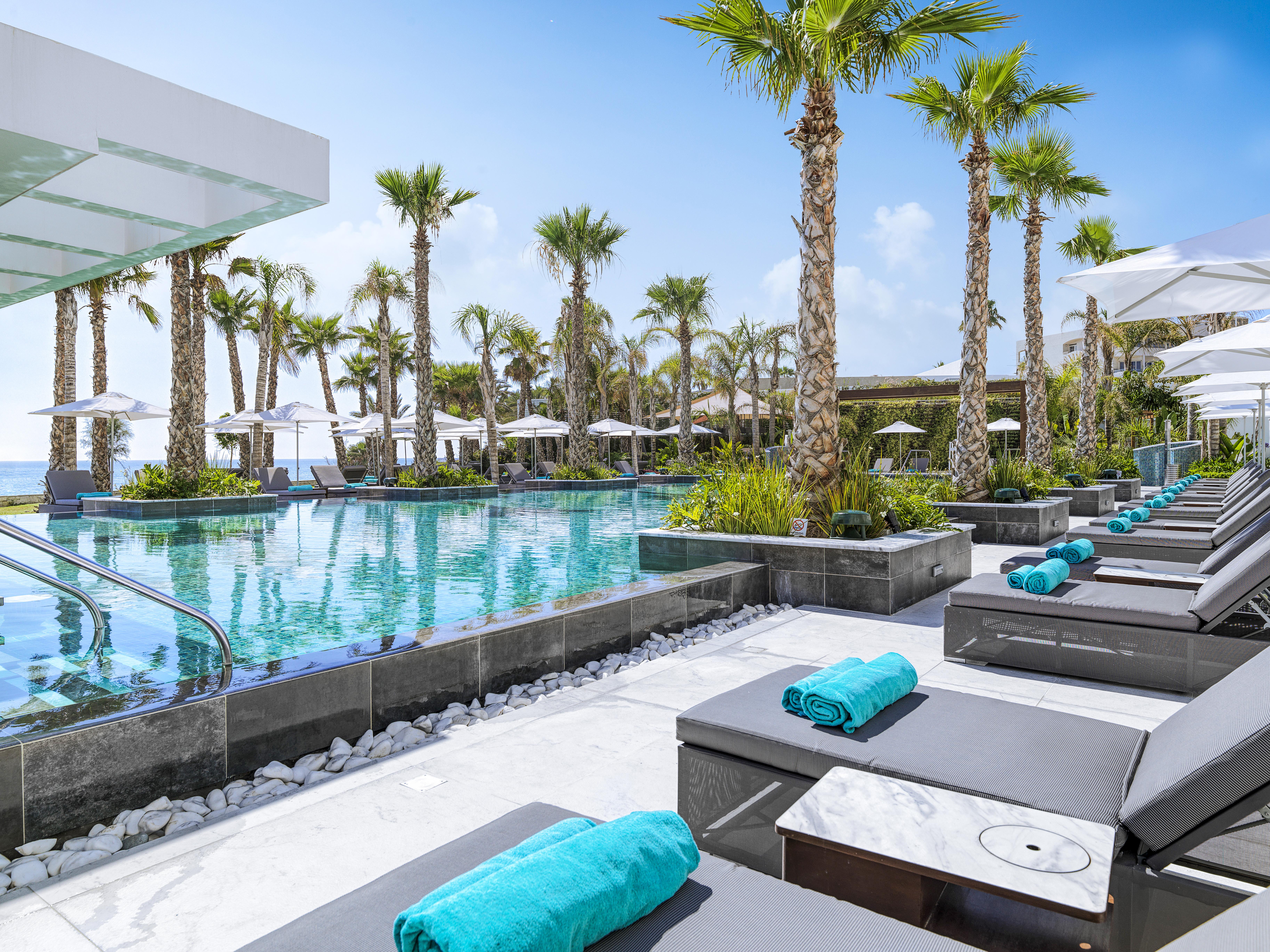 Amavi, Madefortwo Hotels - Paphos (Adults Only) Exterior foto Pool at the hotel